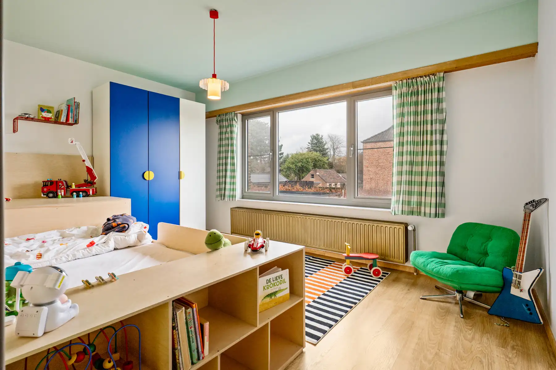 Villa met 5 slpk, 2 badkamers, ruime tuin, garage en kelder foto 17