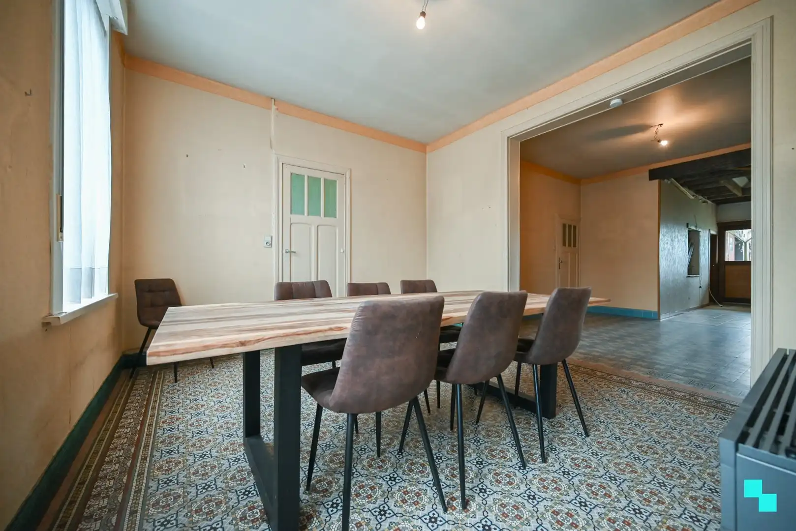 Te renoveren gezinswoning met ruime opslagruimte/garage foto 7