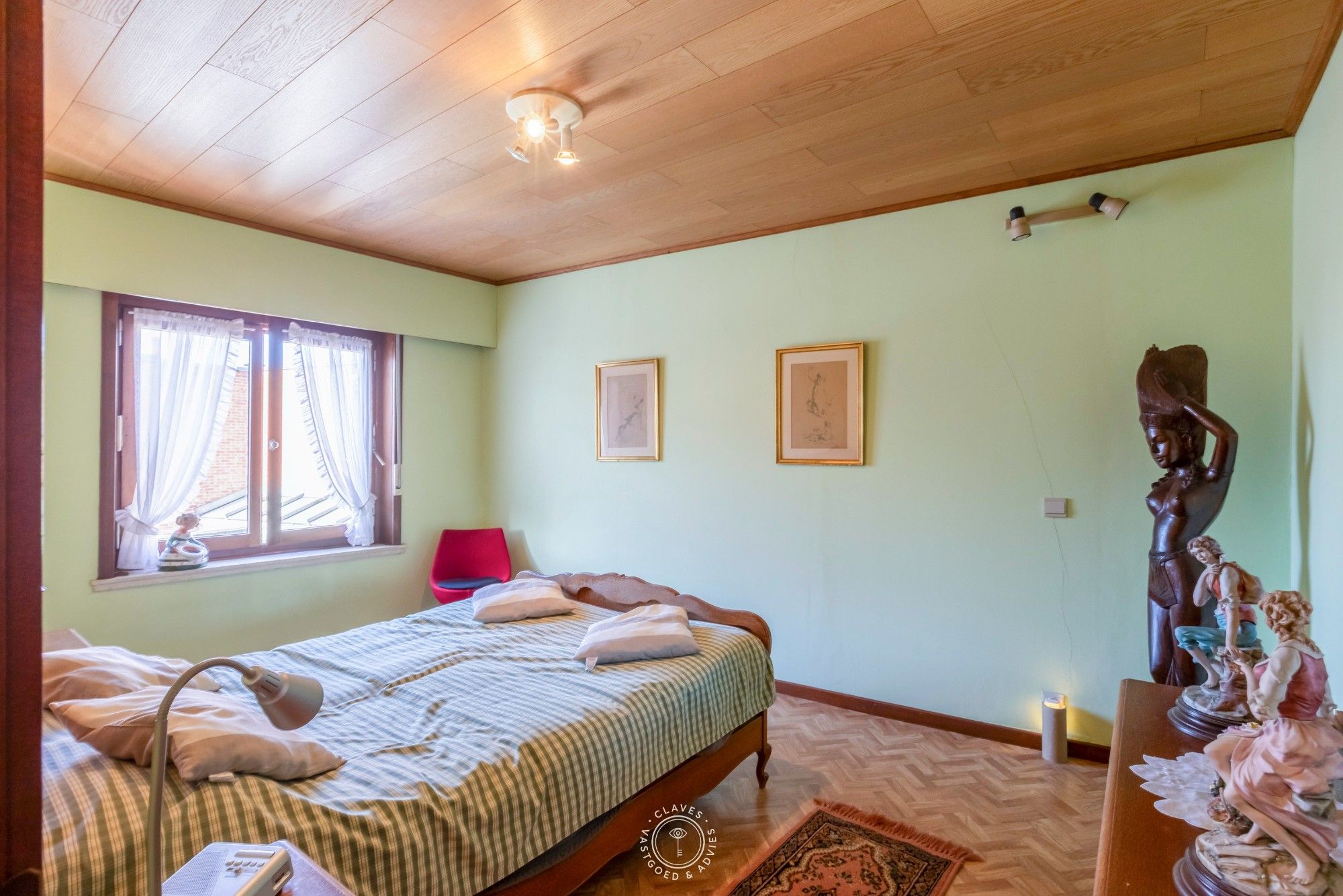 Art-deco woning met handelsruimte en garage foto 19