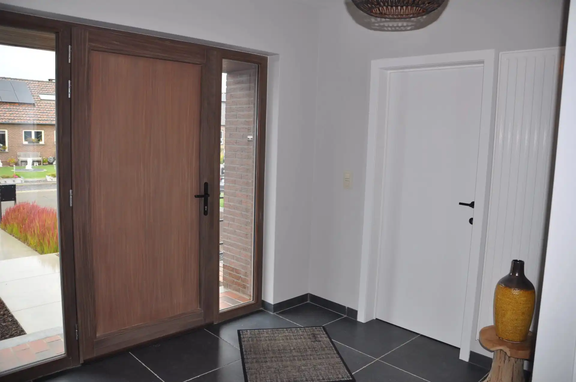 TIJDLOZE GERENOVEERDE WONING MET 2 SLPK’S IN RUSTIGE BUURT IN VELDWEZELT foto 4