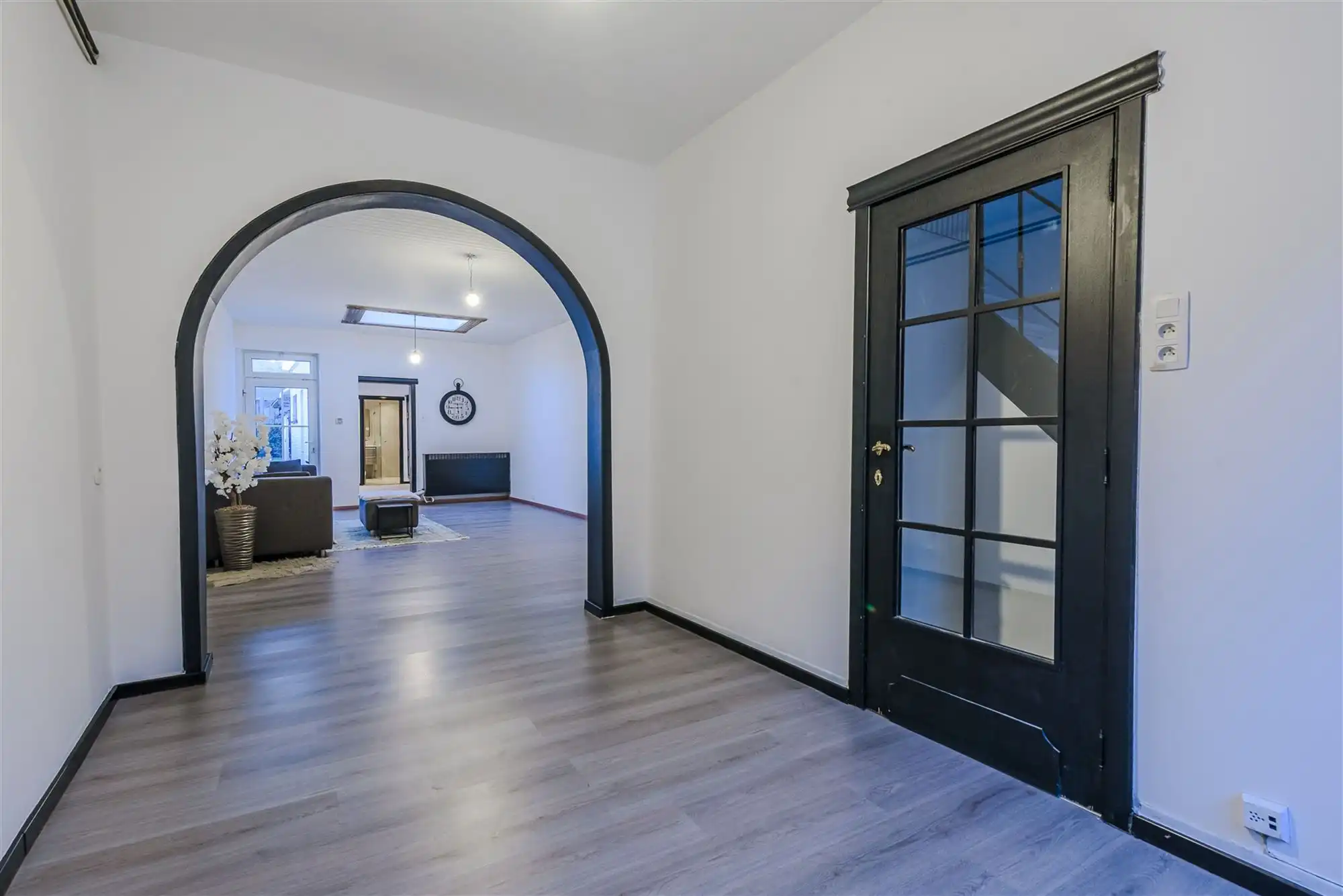 Gerenoveerde ruime gezinswoning met 4 slpks foto 6