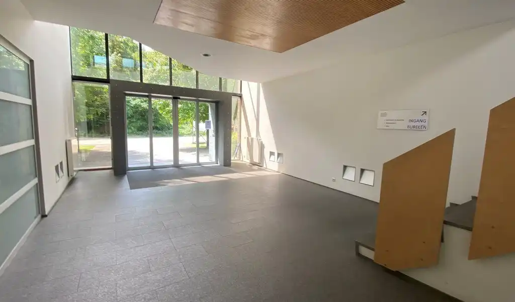 Magazijn met kantoren te huur vlakbij A12 in Wilrijk foto 20