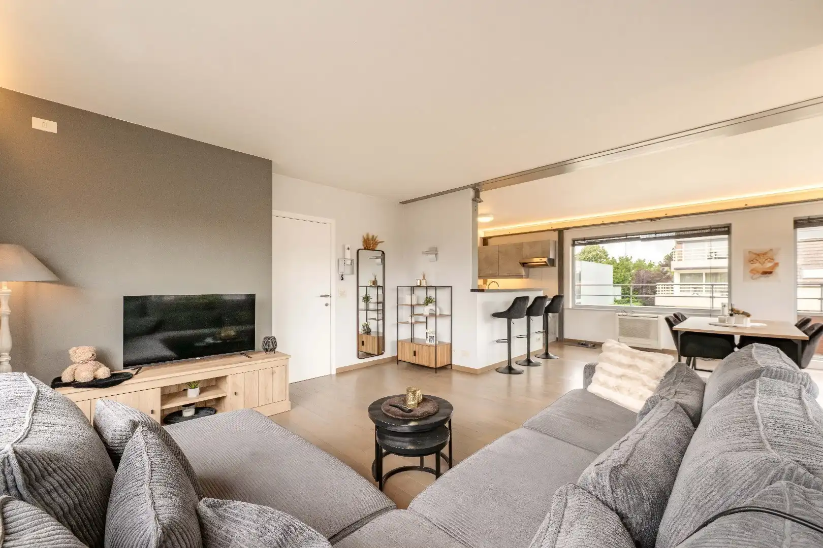 BEDRIJFS-/INVESTERINGS VASTGOED | LOODS | SHOWROOM | BURELEN & APPARTEMENT  foto 15