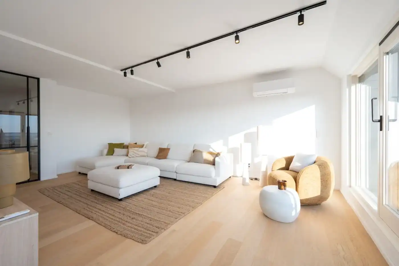 Ruime penthouse van 174m² met vier slaapkamers en zonneterras foto 4
