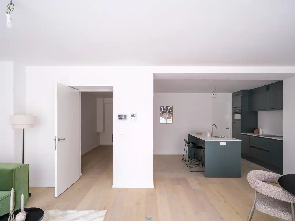 Knap gerenoveerd 2-slaapkamer appartement met ruim privatief terras foto 6