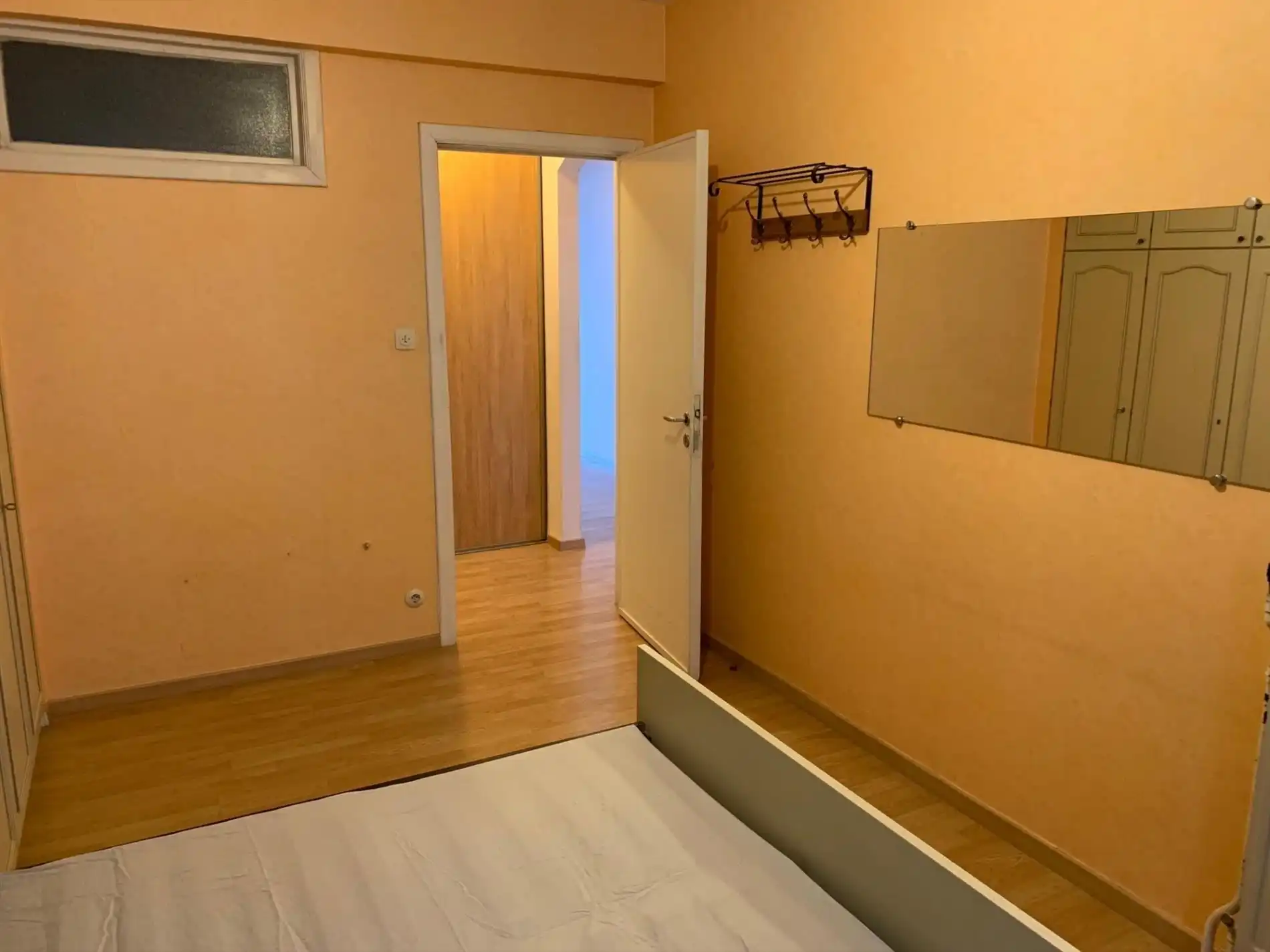 Ongemeubeld éénslaapkamer-appartement met frontaal zeezicht foto 11