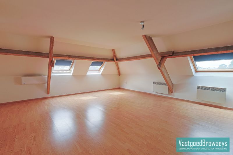Instapklare woning met 4 slaapkamers, tuin & garage foto 19