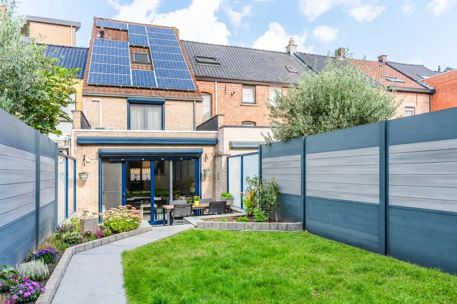 Instapklare woning met vier slaapkamers en tuin in het hart van de stad foto 26