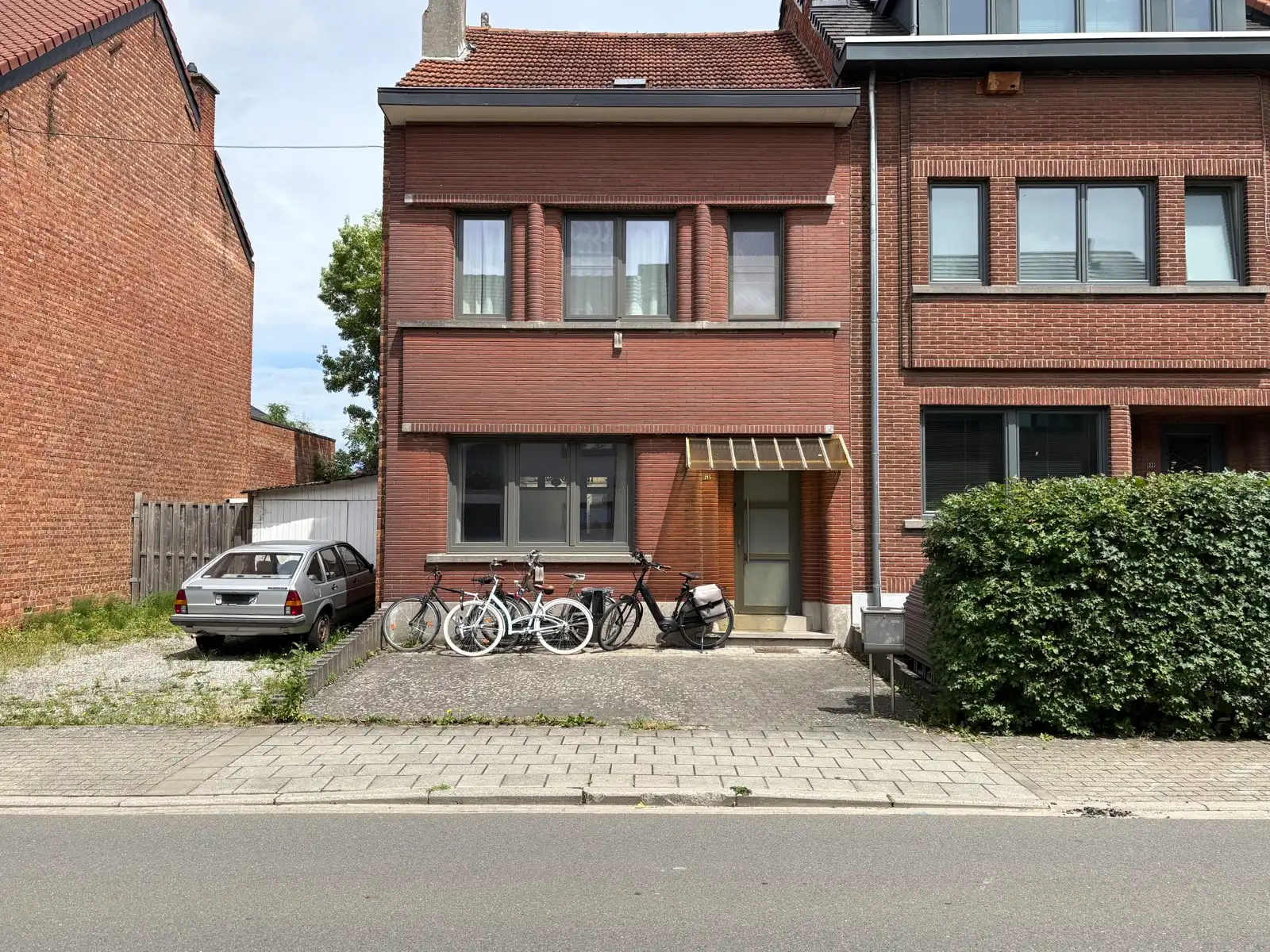 Hoofdfoto van de publicatie: Te renoveren woning in een rustige buurt