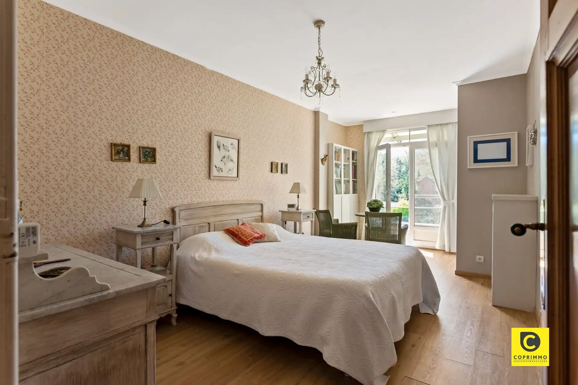 Karaktervolle woning te koop in hartje Edegem foto 18