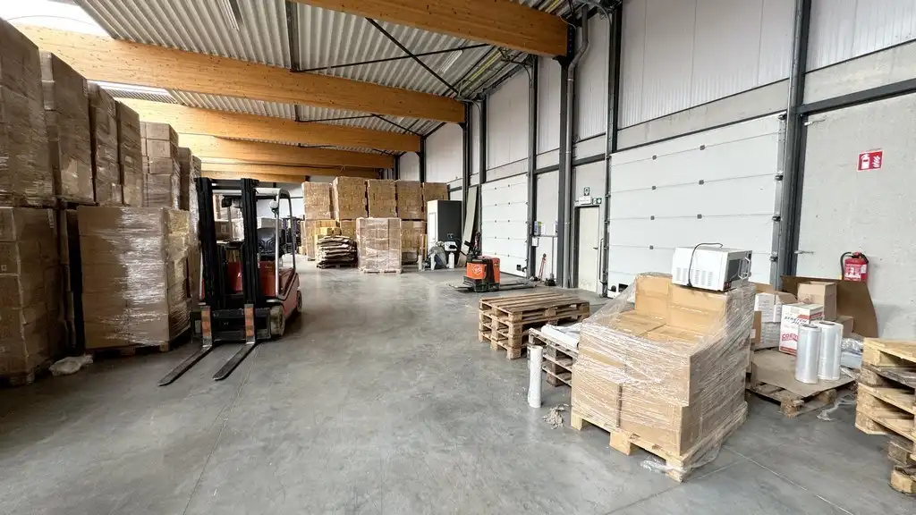 Logistieke loods te huur nabij R16 te Lier foto 3