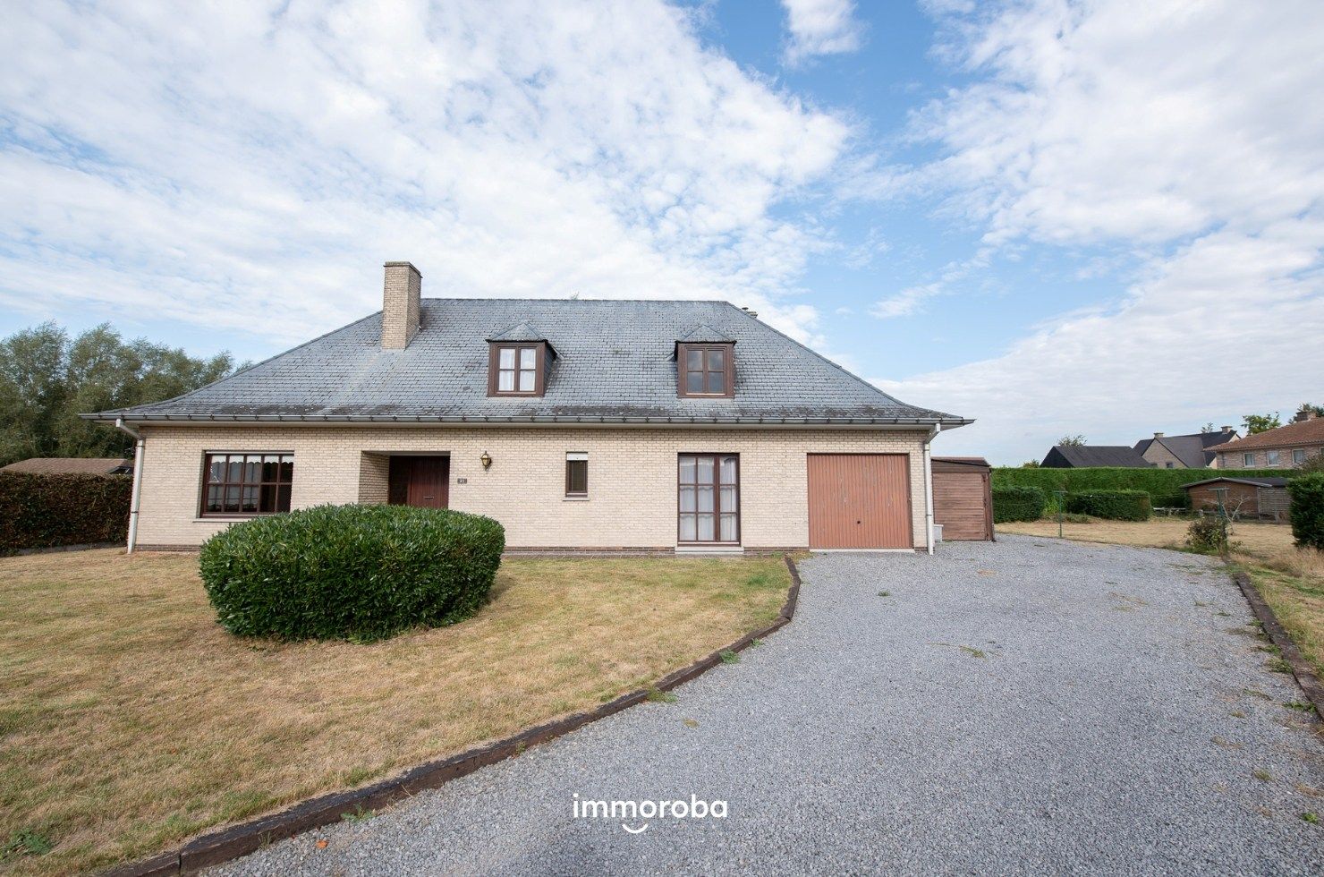Ruime woning in residentiële wijk "De Piste" TE HUUR in Zulte foto {{pictureIndex}}