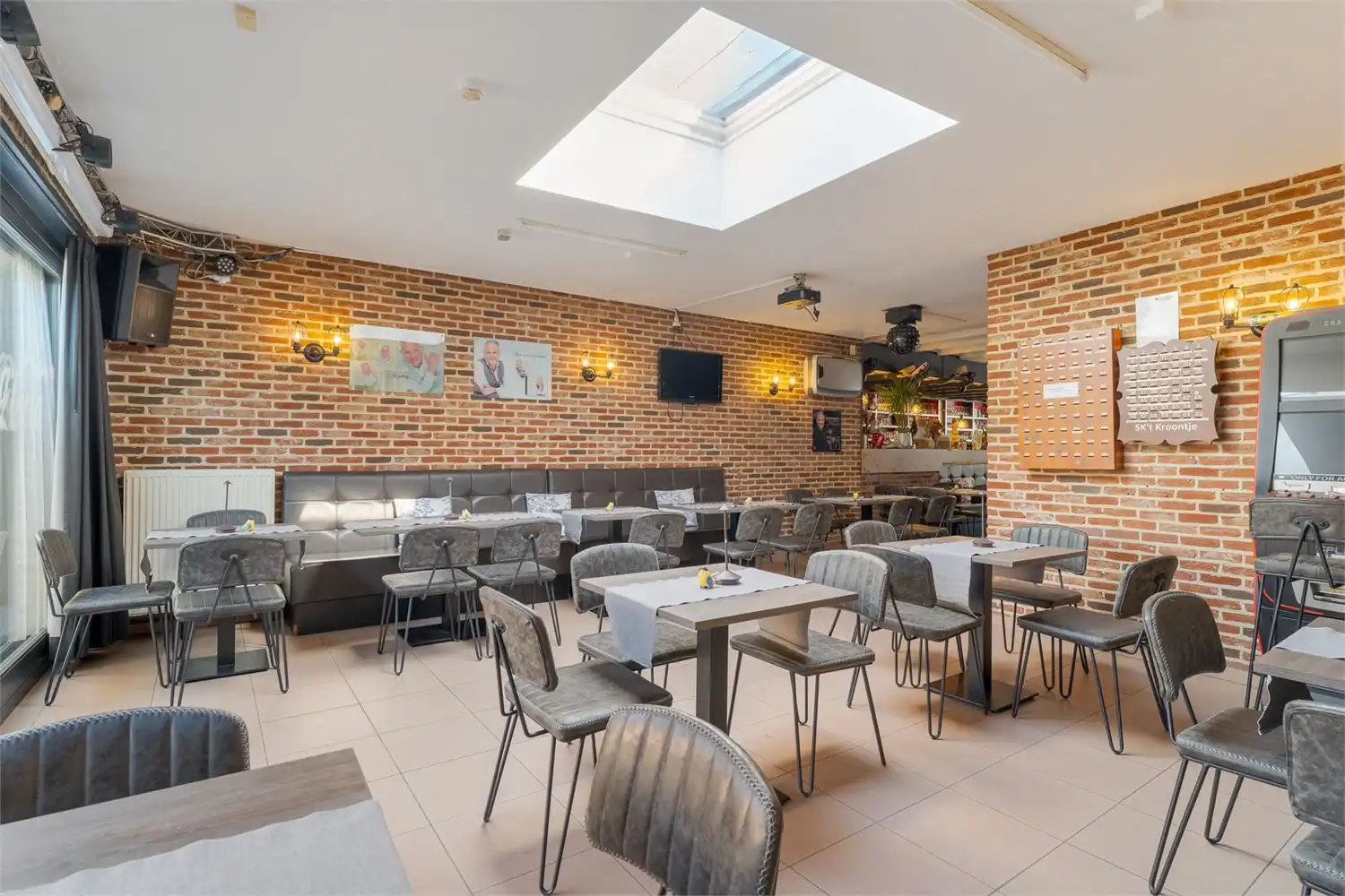 Instapklaar handelspand met woonst op toplocatie – horeca-inboedel inbegrepen! foto 10