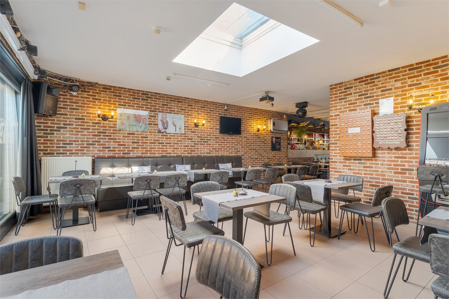 Instapklaar handelspand met woonst op toplocatie – horeca-inboedel inbegrepen! foto 10