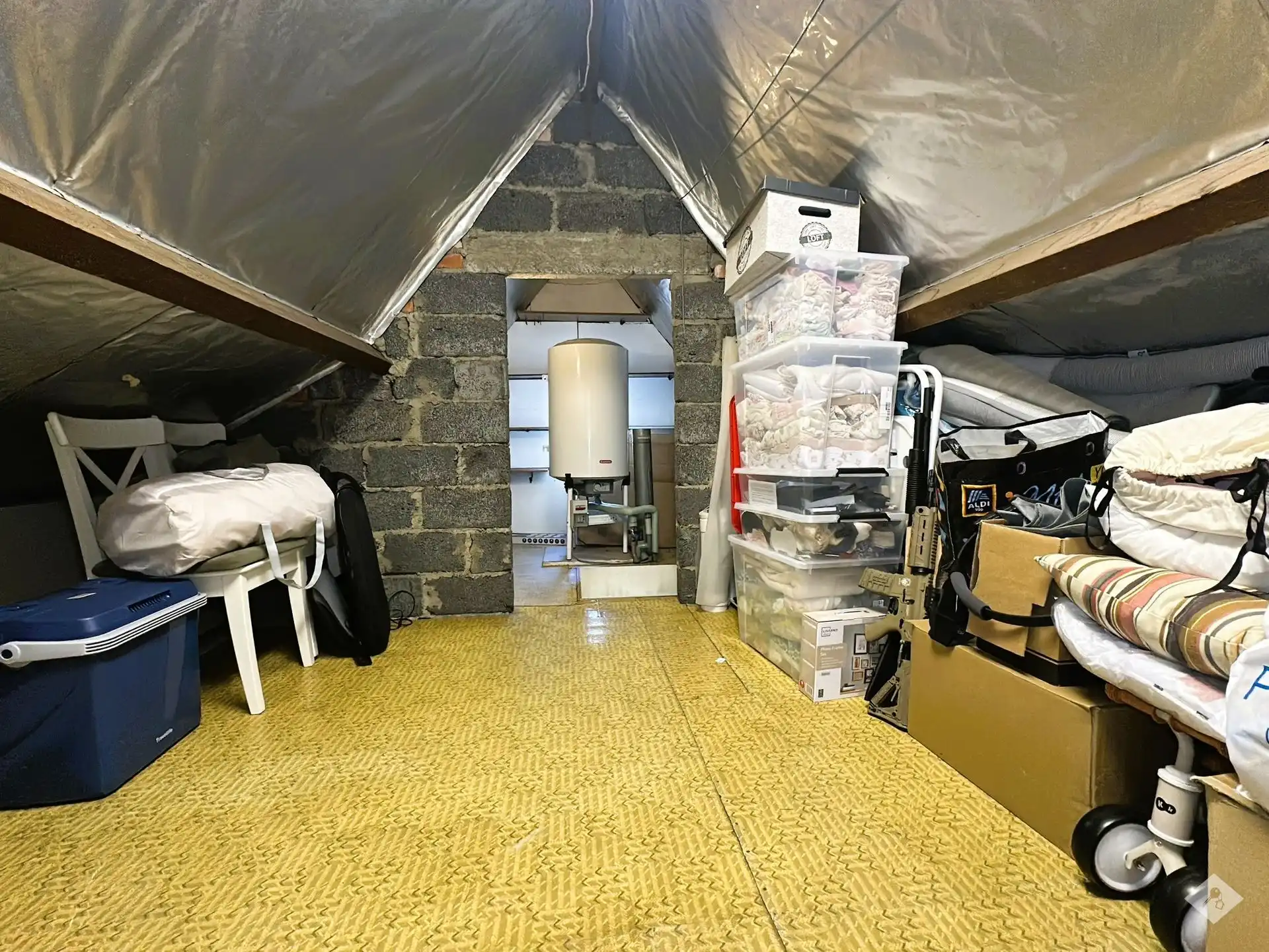Rustig gelegen halfopen woning met 3 slaapkamers, garage en ruime oprit in het centrum van Buggenhout foto 15