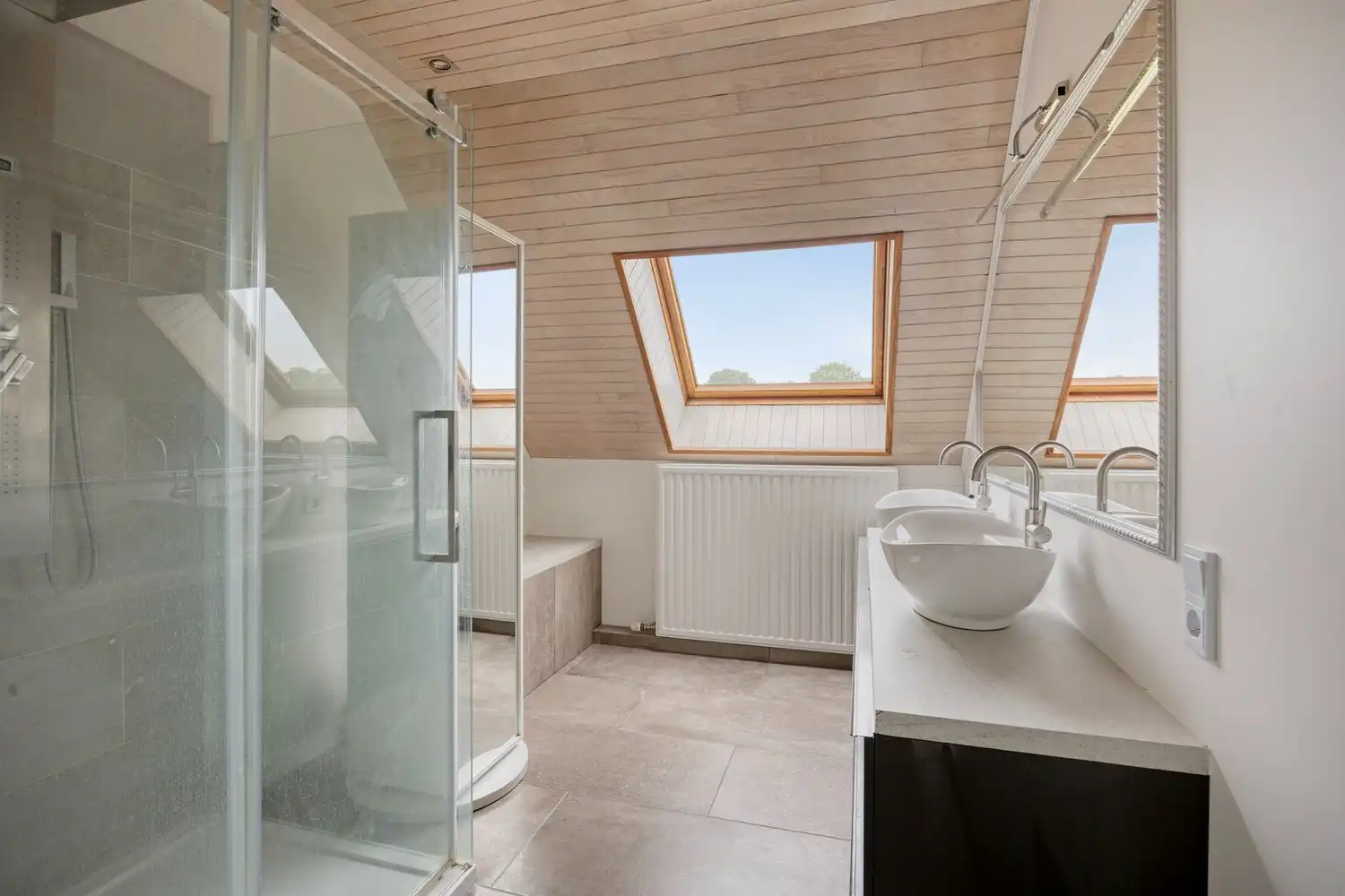 Statige en uitzonderlijk ruime woning op prachtig perceel met uniek groen uitzicht foto 14