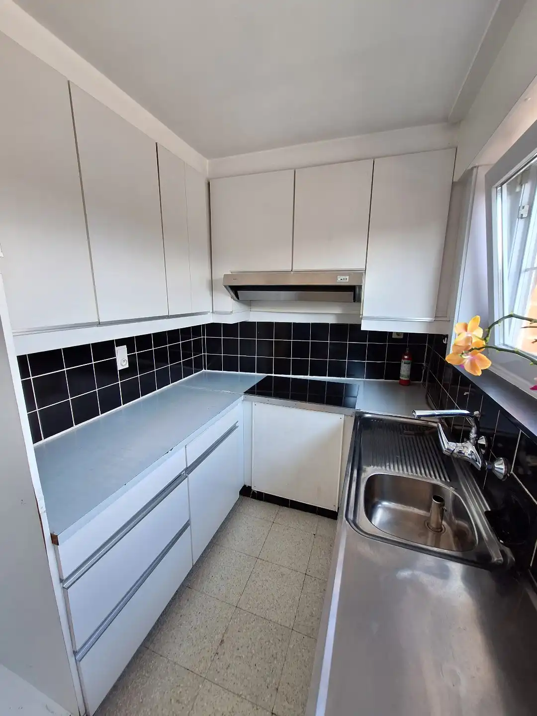 Halfopen woning met tuin en eigen parking te Sint-Kruis foto 9