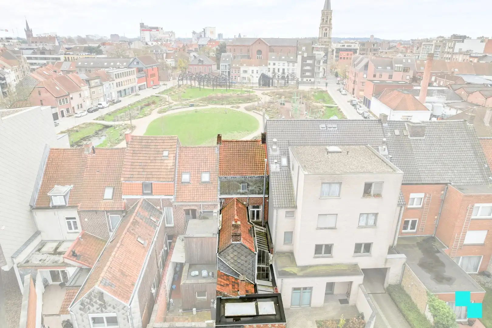 Te renoveren stadswoning op toplocatie - centrum Roeselare foto 4