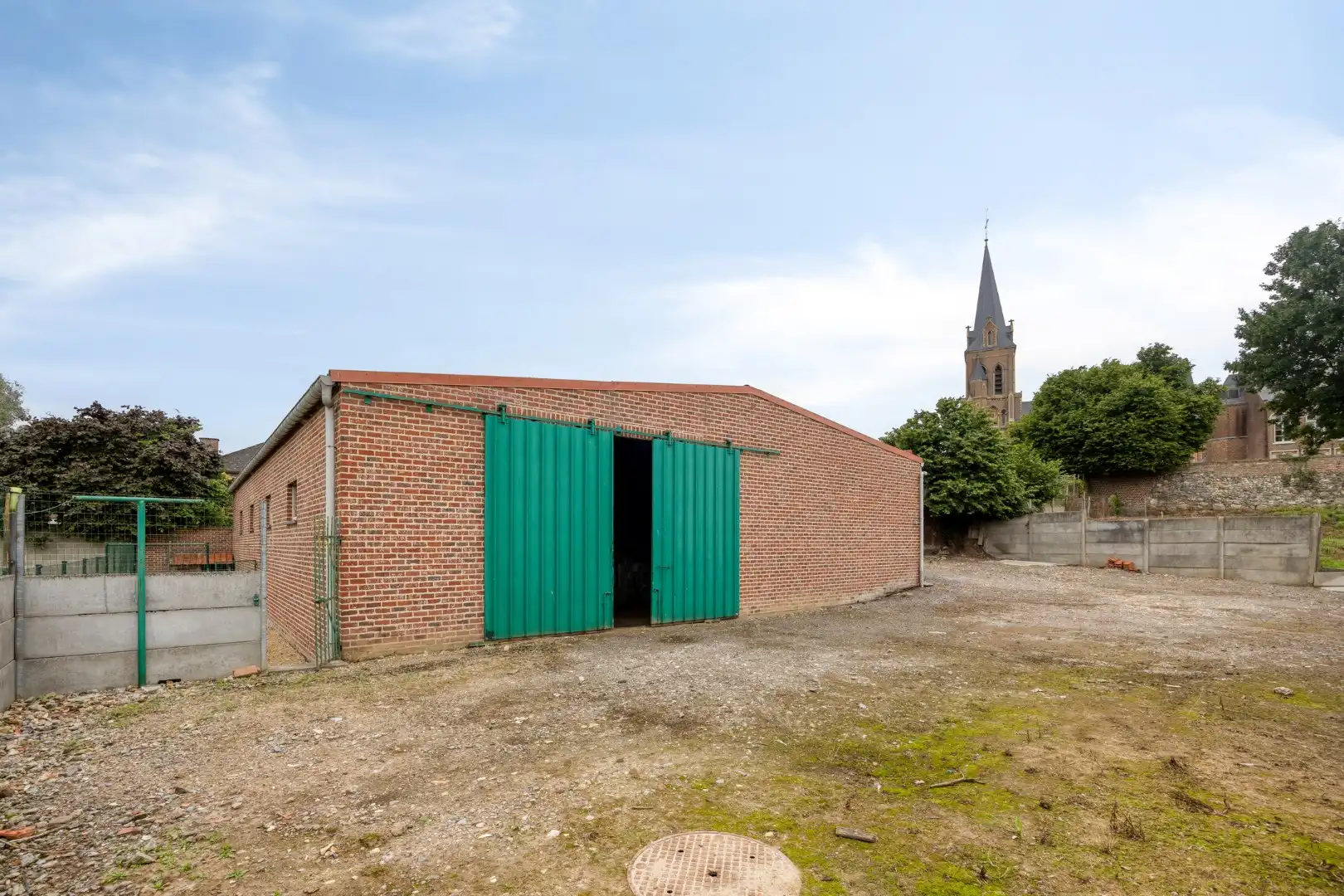 Hoevewoning met binnenkoer, stallingen en grote opslagruimte foto 26