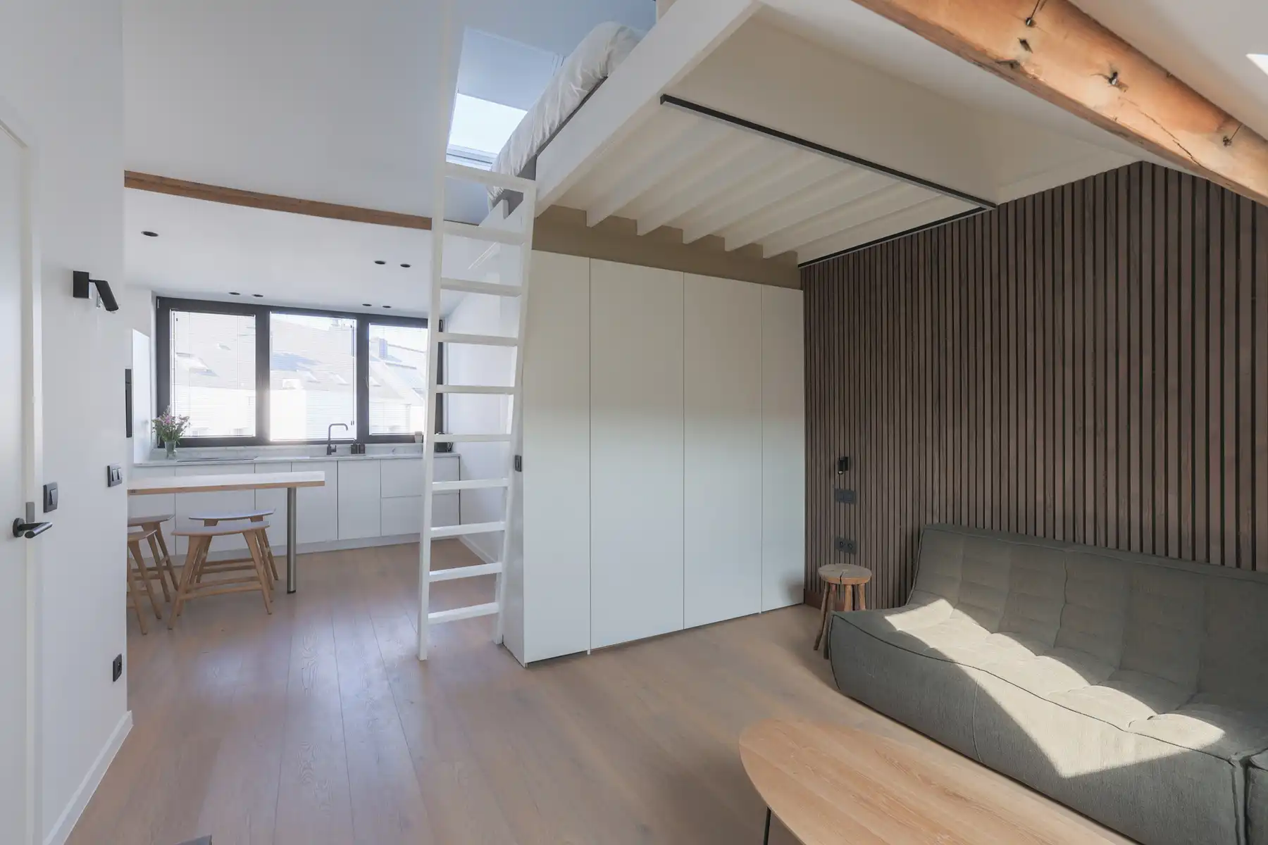 Slim, licht & ALL IN wonen in deze knappe studio op het Zuid foto 2