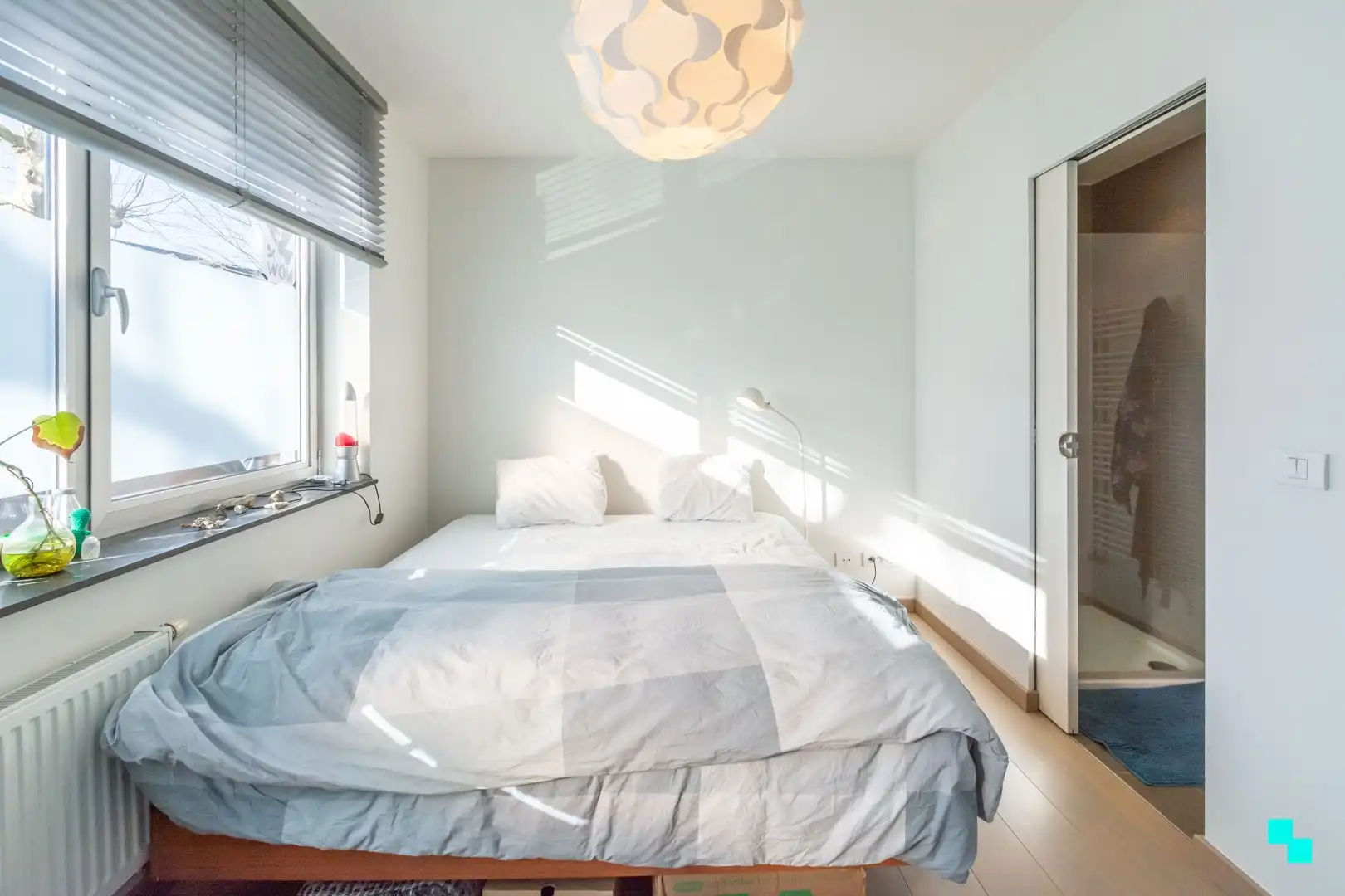 Lichtrijk twee slaapkamerappartement met tuin te Gent foto 11