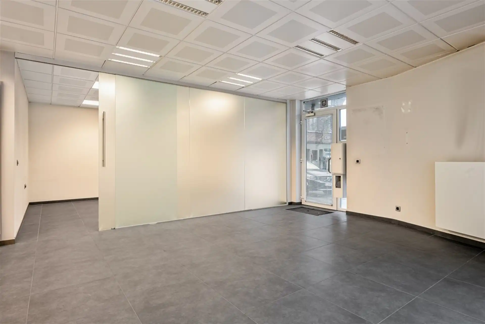  Handelsruimte / kantoor - 111 m² - nabij de Varkensmarkt Aalst foto 3