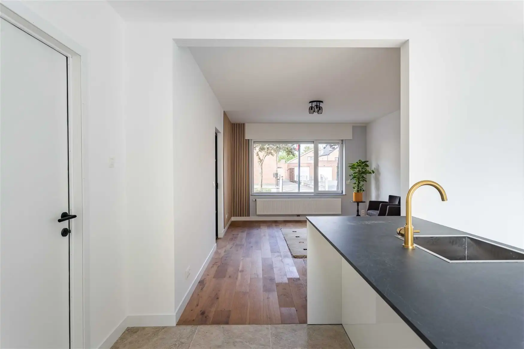 Gerenoveerde woning vol licht in centrum Destelbergen foto 5