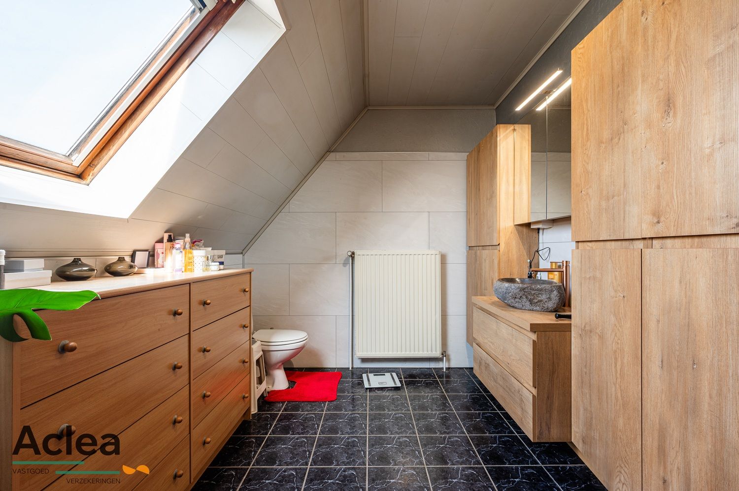 Rustig gelegen villa in landelijke stijl, omgeven door groen en natuur foto 20