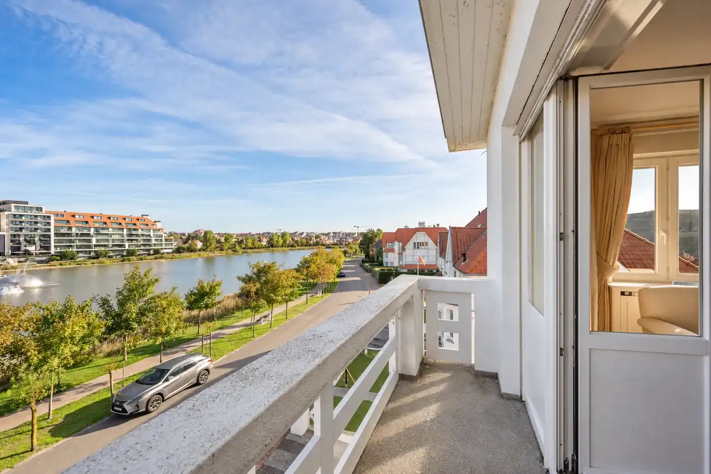 Renovatie opportuniteit! 3 gevel appartement met prachtig zicht op het Zegemeer  foto {{pictureIndex}}