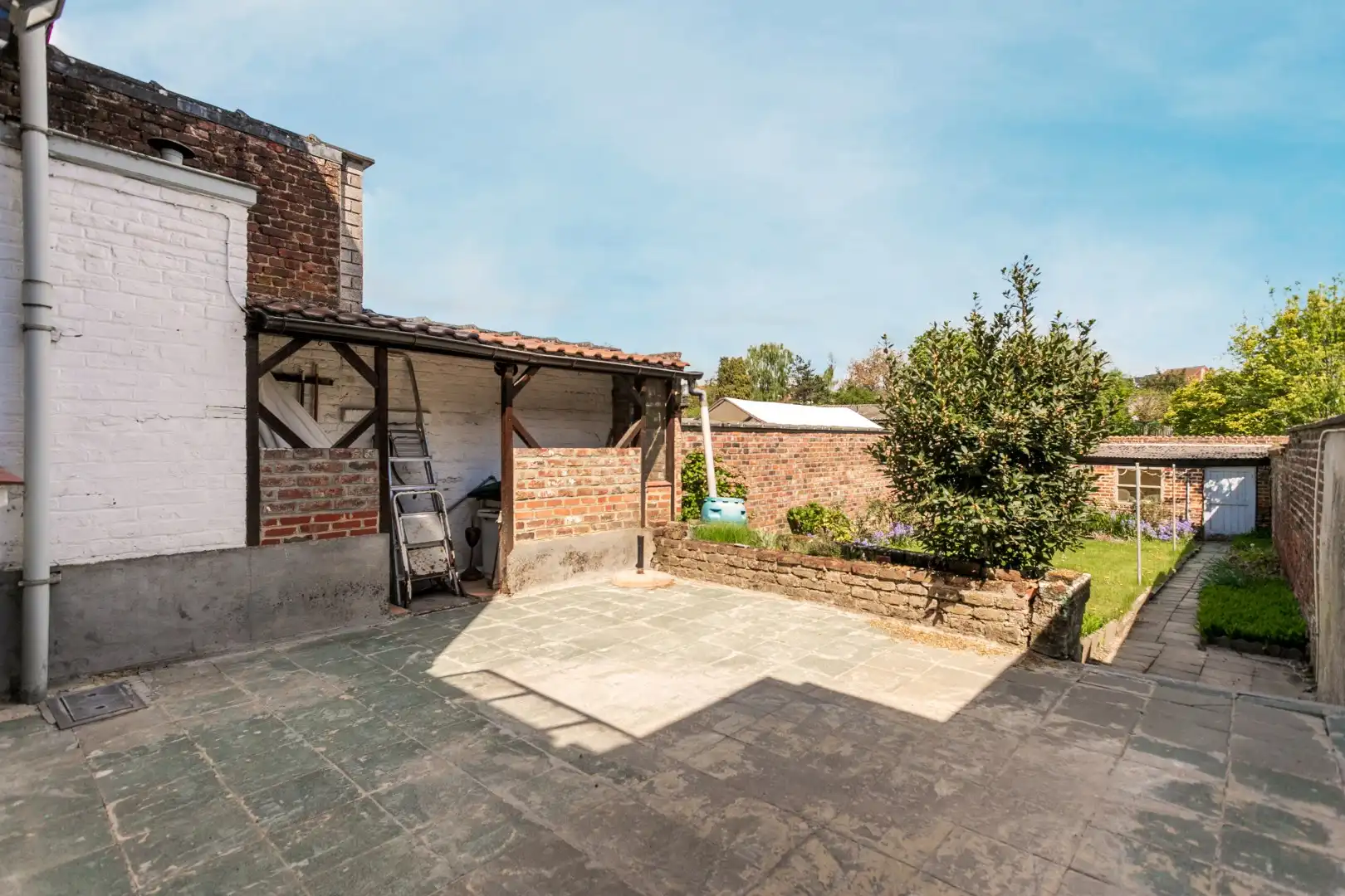 Te renoveren, karaktervolle woning met tal van mogelijkheden en tuin foto 7