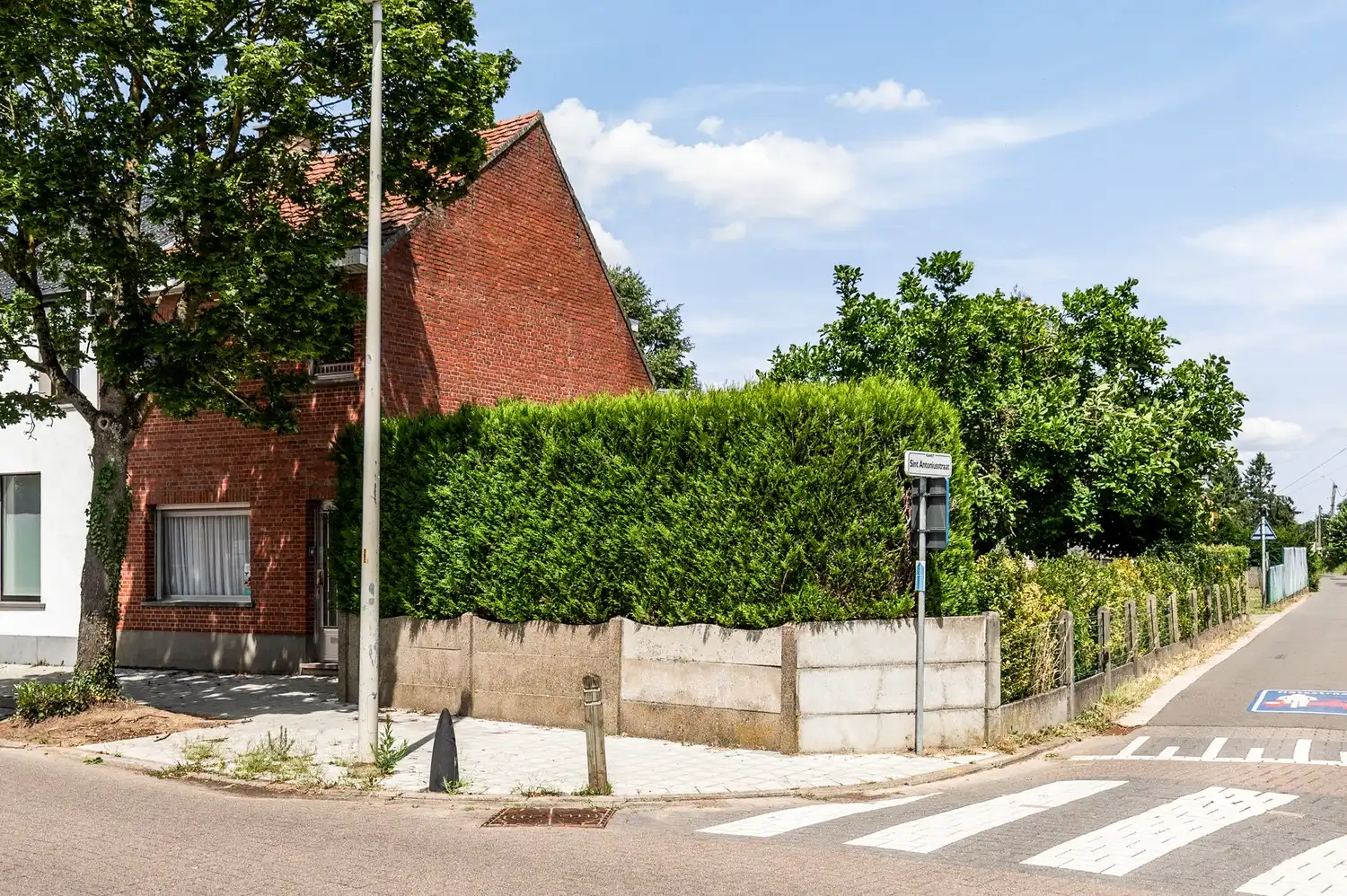 Te renoveren woning met veel potentieel in Ranst! foto 15