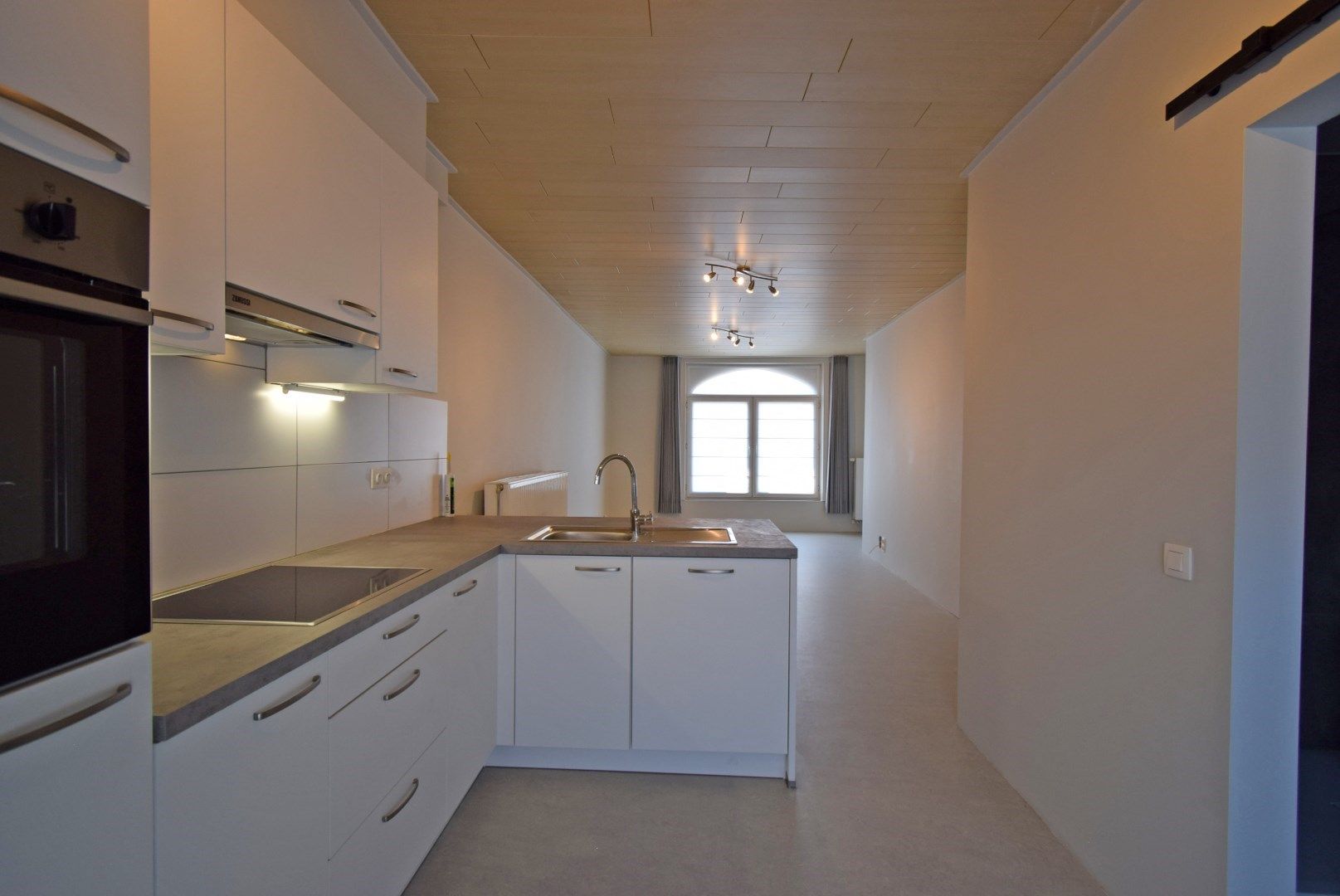 INSTAPKLAAR APPARTEMENT IN CENTRUM DIKSMUIDE foto 4