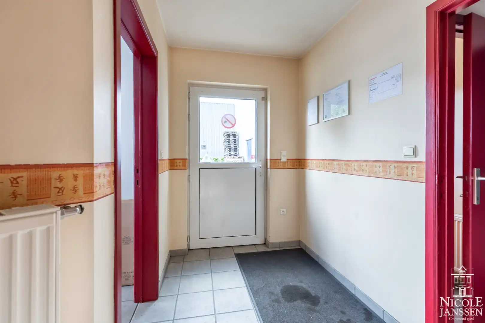 Bedrijfshal met kantoorruimte gelegen op de KMO-zone Kleine Heide. foto 13