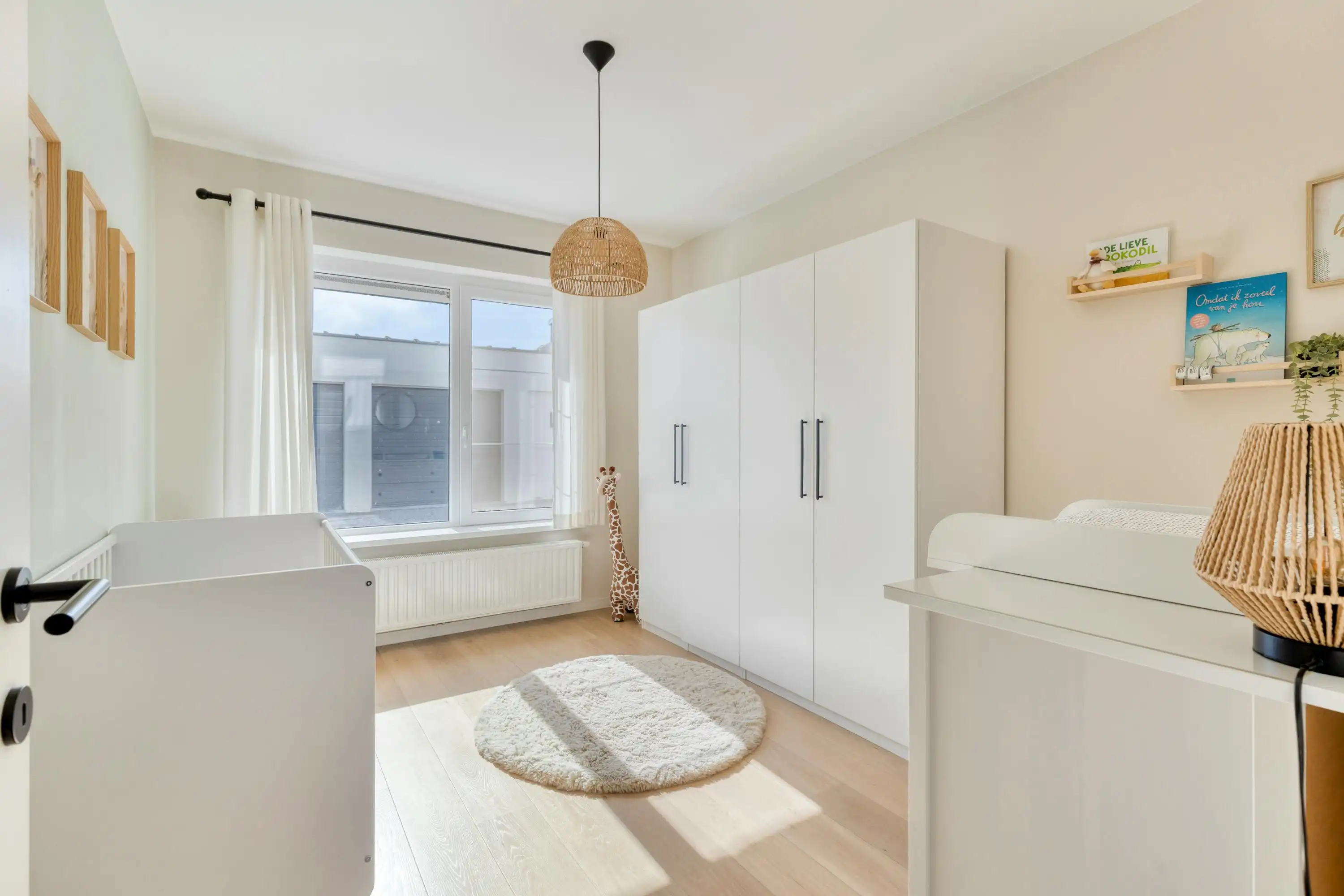 Kwalitatief appartement met 3 slaapkamers te koop in Merksem foto 14