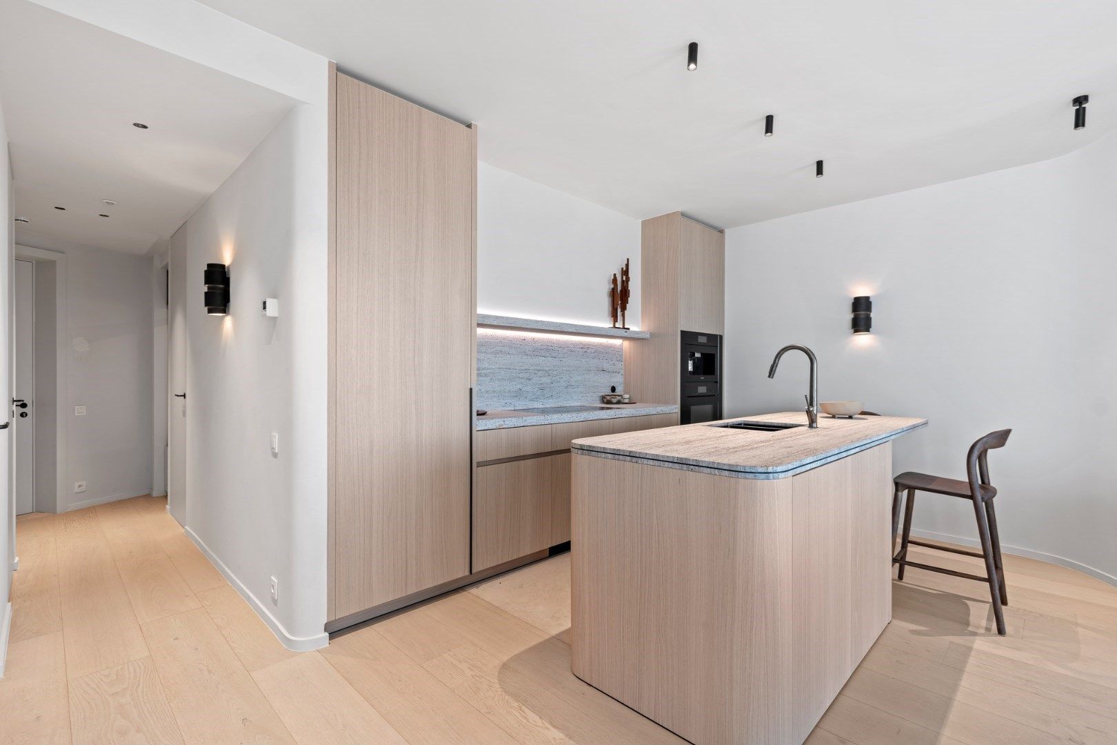 Luxueus ingericht kijkappartement in de prestigieuze Heldentoren - 15e verdiep - zicht op zee! foto 13