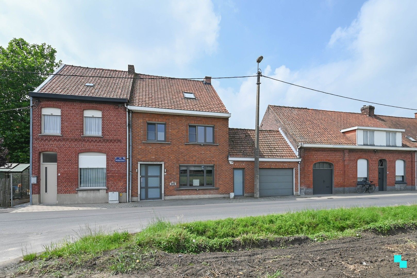 Landelijk gelegen instapklare woning te Izegem foto 2