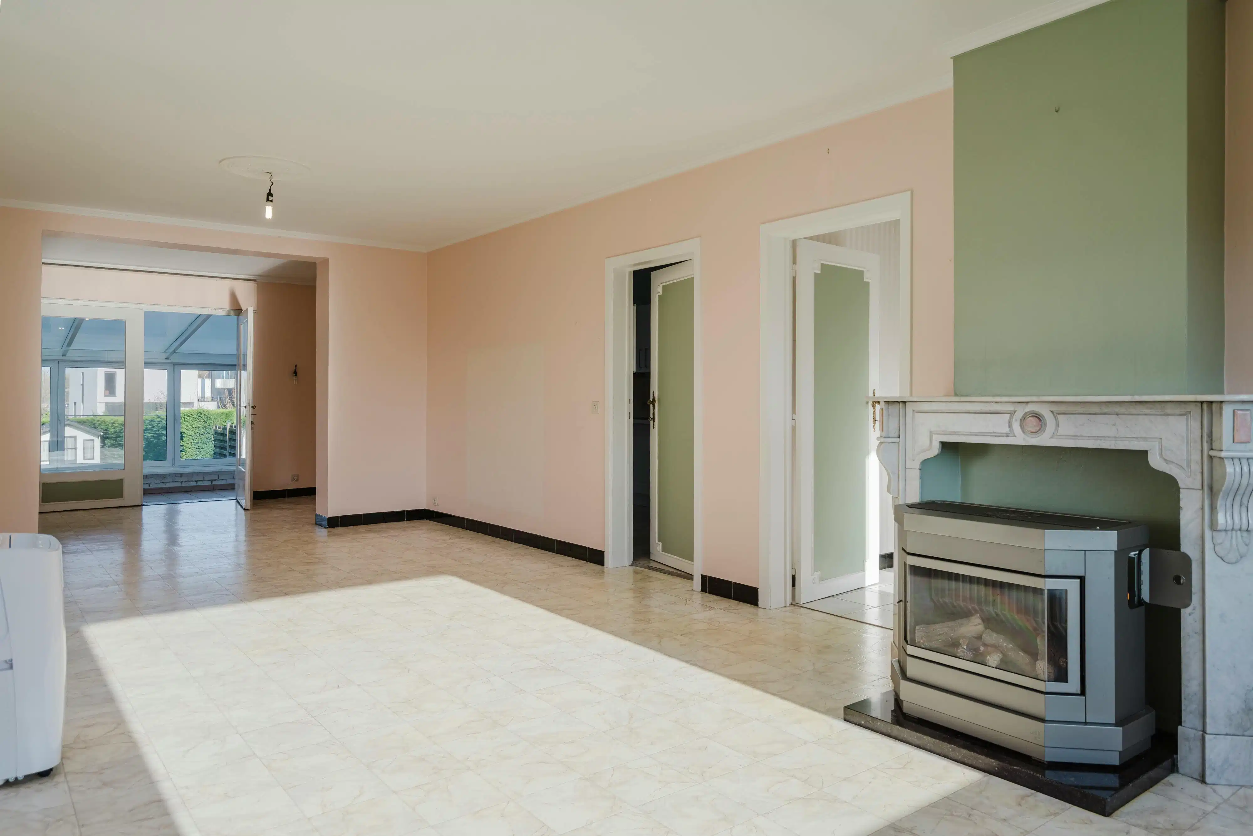 Ruim huis te koop op groot perceel, enorm potentieel foto 4