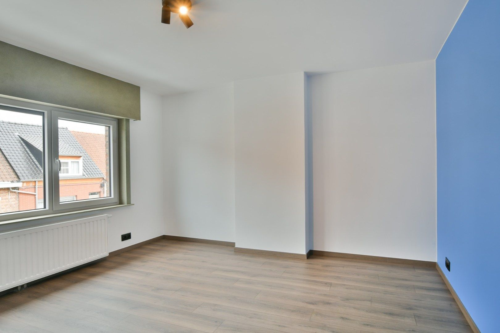 Gerenoveerde woning met 4 slaapkamers in het centrum van Eernegem foto 10