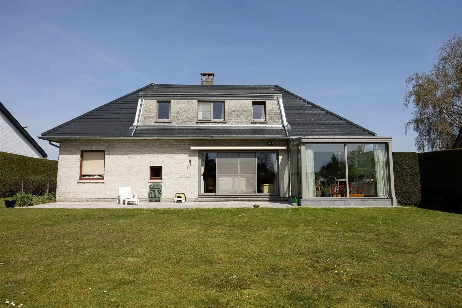Villa in gegeerde buurt foto 28
