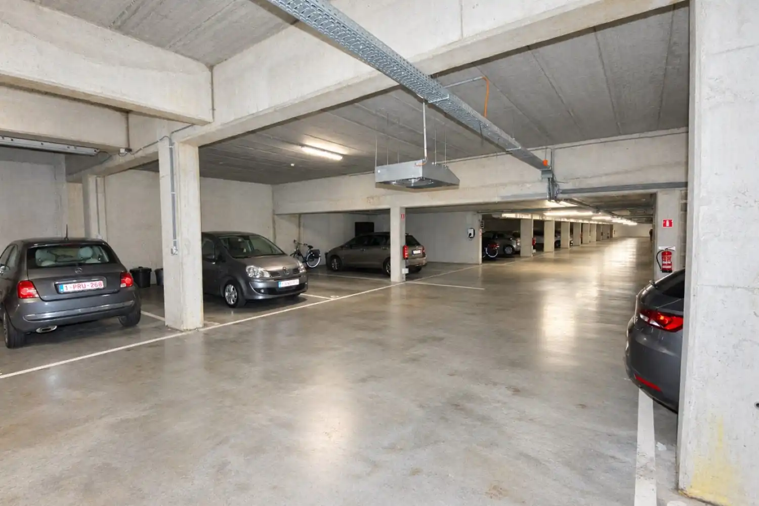 RECENT APP. MET 2 SLK, TERRAS EN AUTOSTAANPLAATS! foto 11