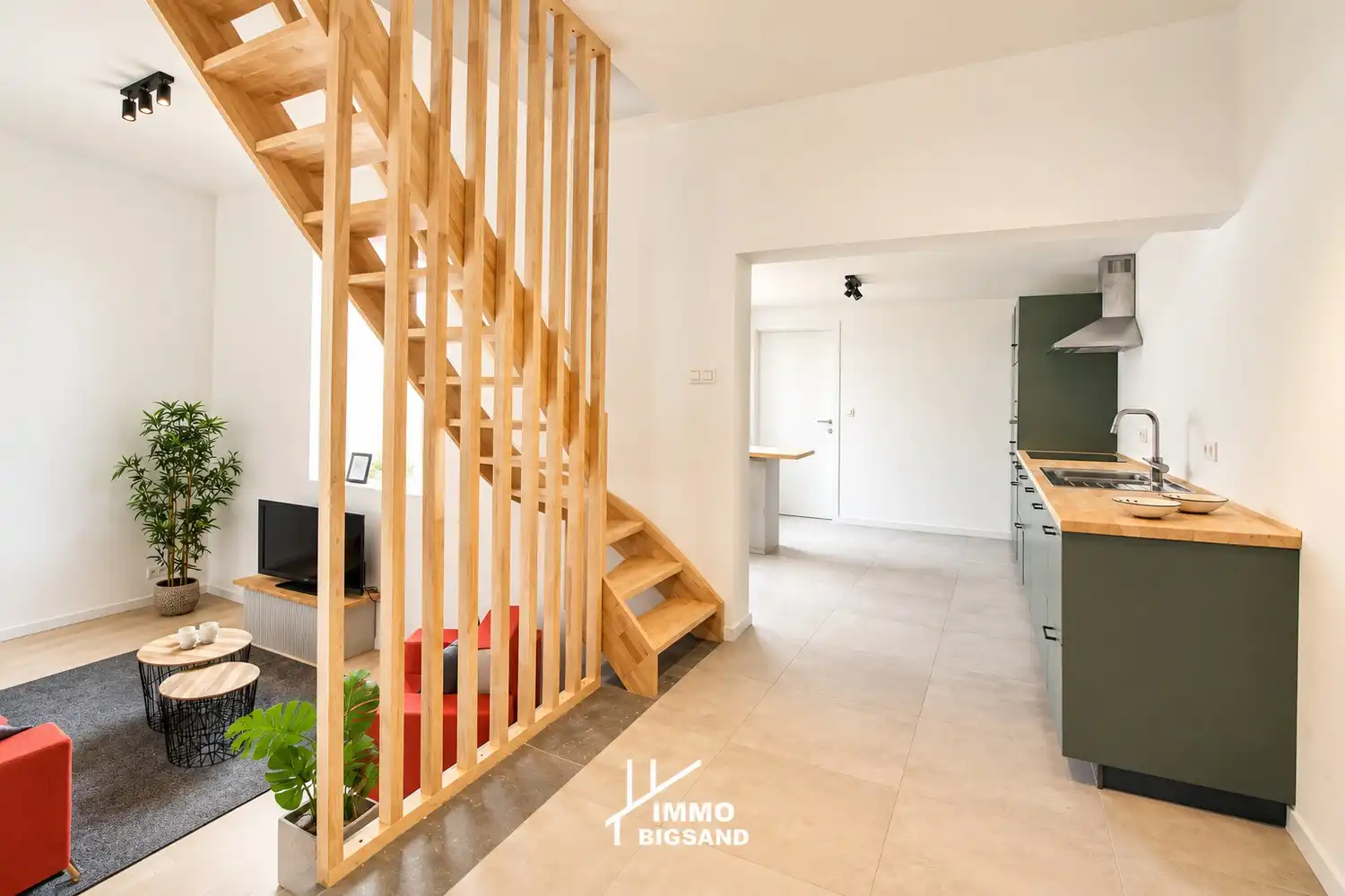 Volledig gerenoveerde woning met tuin en 3 slaapkamers met uitweg foto 11