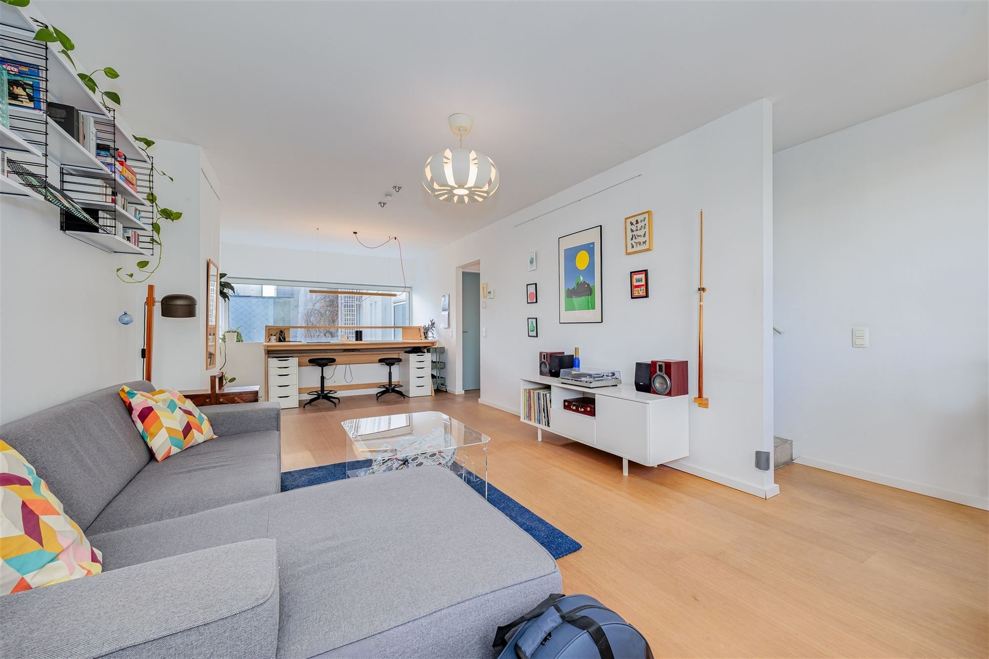 Unieke woning met 3 slk en groot terras aan een zonnig plein foto 12