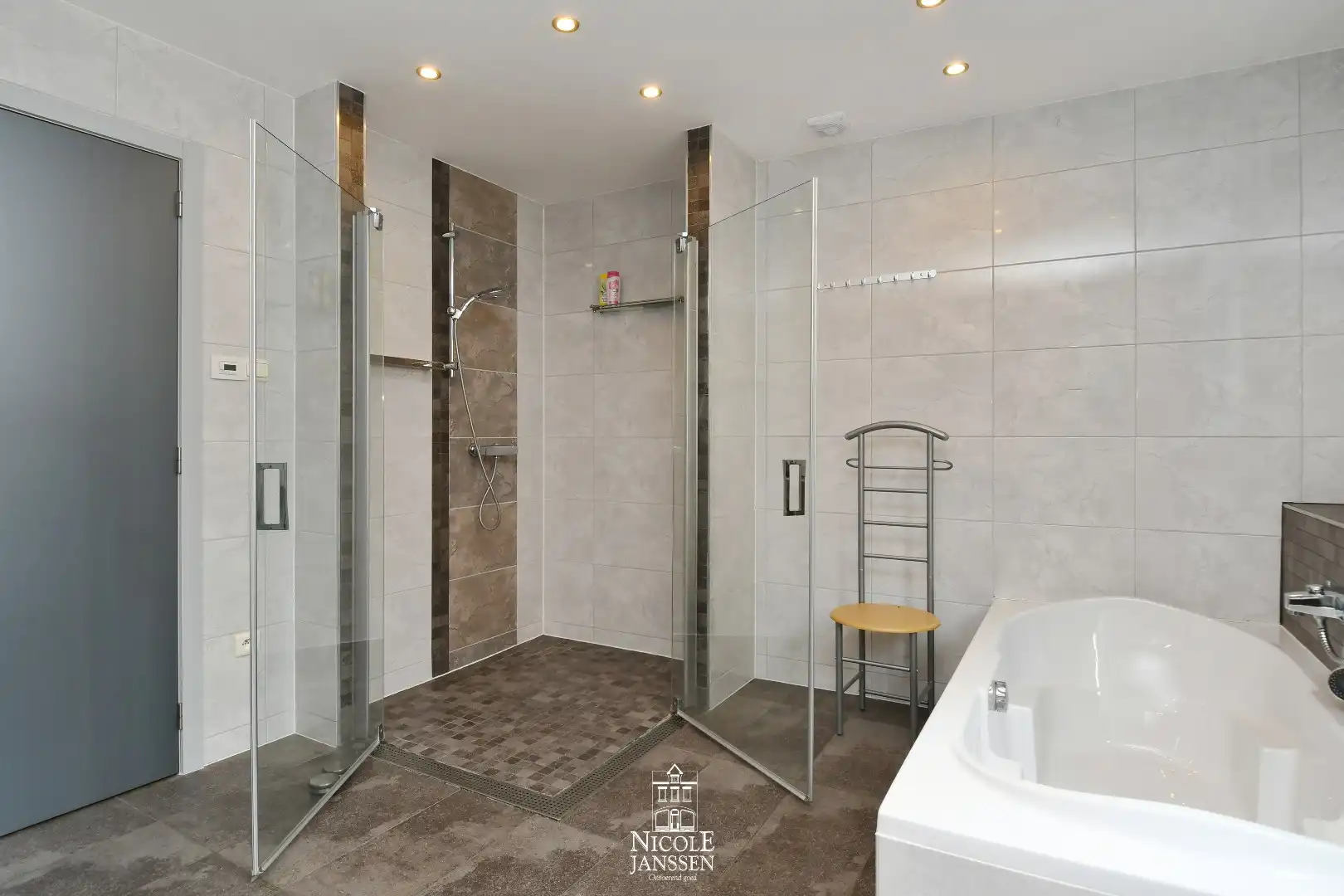 Zeer ruime gezinswoning foto 13