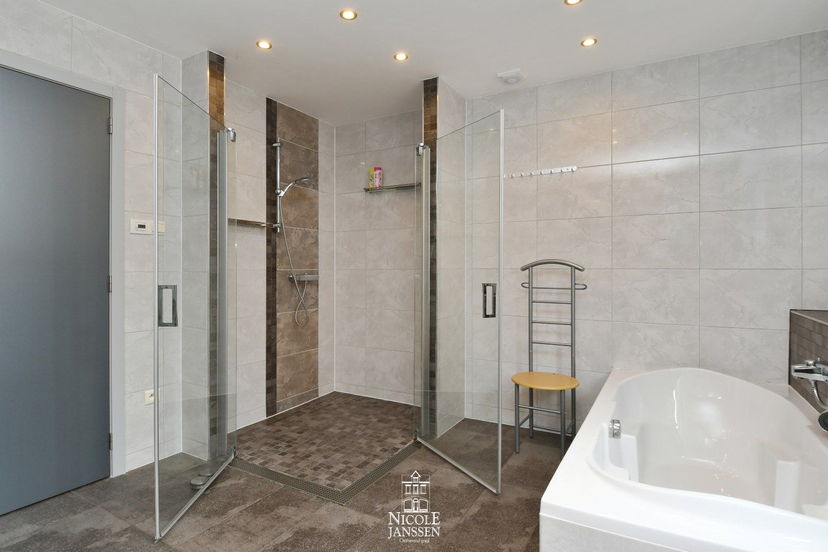 Zeer ruime gezinswoning foto 13