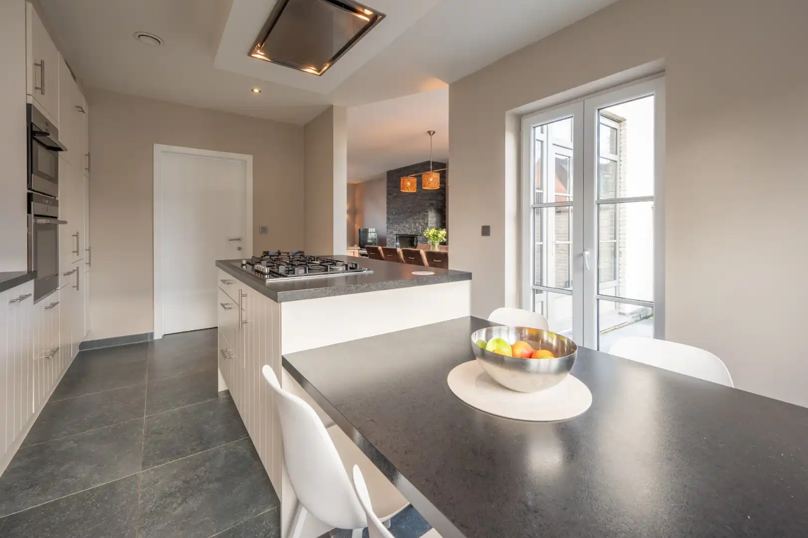 Prachtige en zéér ruime woning met kwaliteitsvolle afwerking foto 11