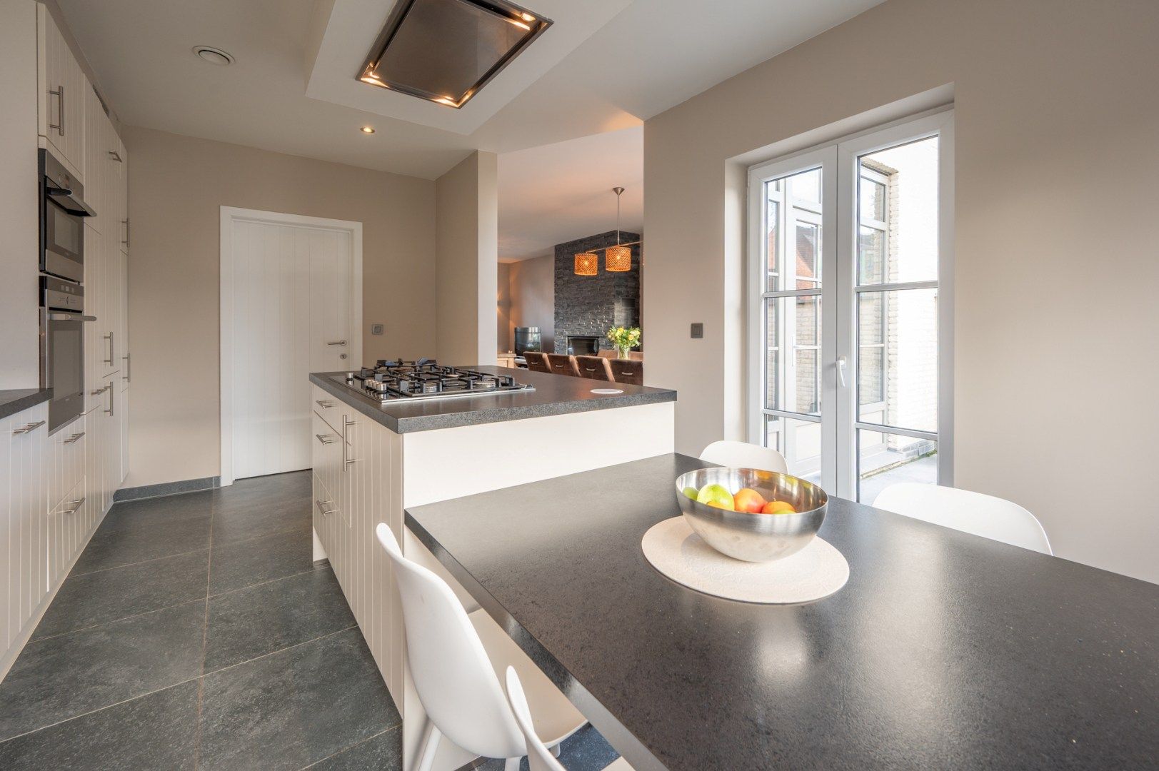 Prachtige en zéér ruime woning met kwaliteitsvolle afwerking foto 11