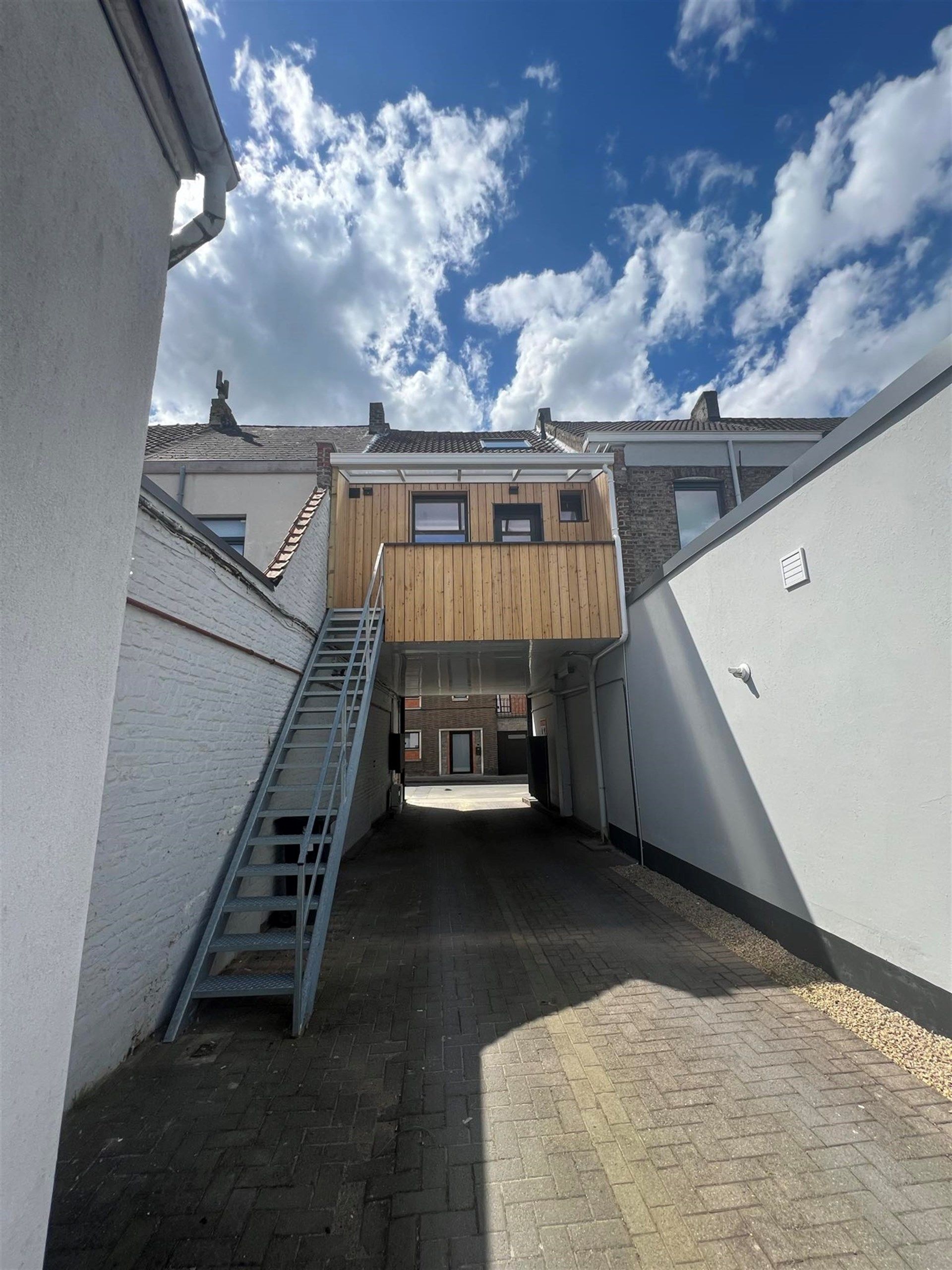 Gerenoveerd appartement met 1 slaapkamer en eigen ingang foto 13
