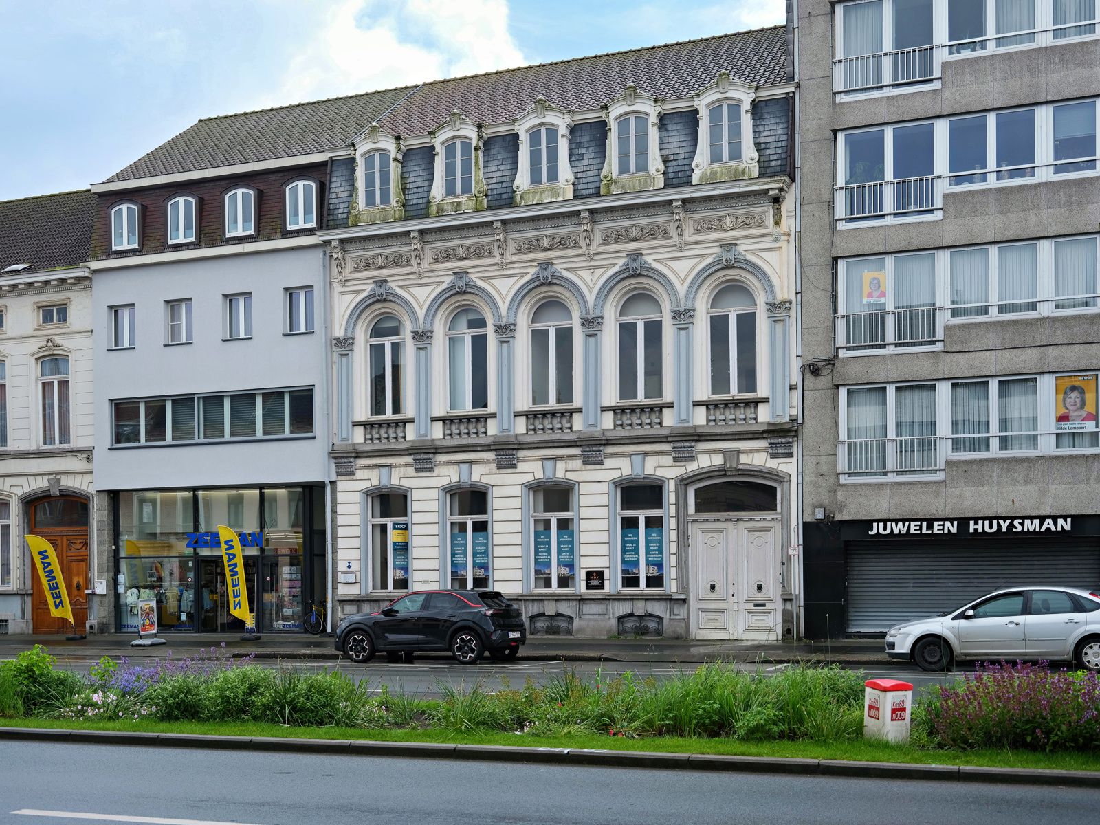 Historische Notariswoning in het Centrum van Eeklo foto 2