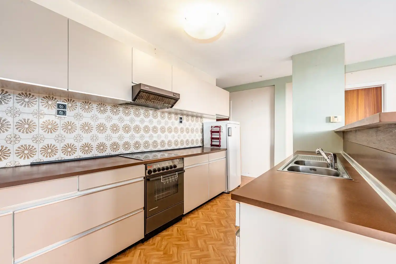 Appartement met 2 slaapkamers, garage, terras en kelder op centrale ligging foto 4