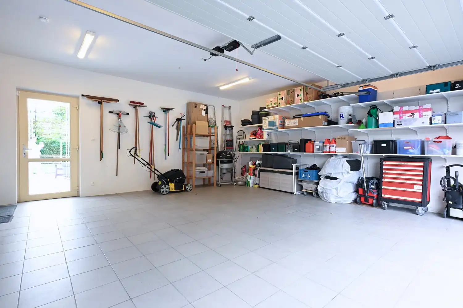 Instapklare gezinswoning met prachtige tuin en hoogwaardige afwerking foto 16